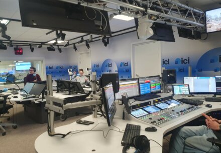 studio radio 440x305