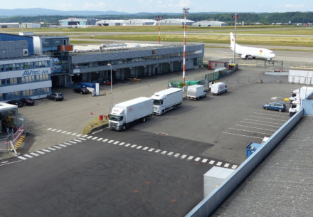 toiture euroairport avion tarmac 440x305